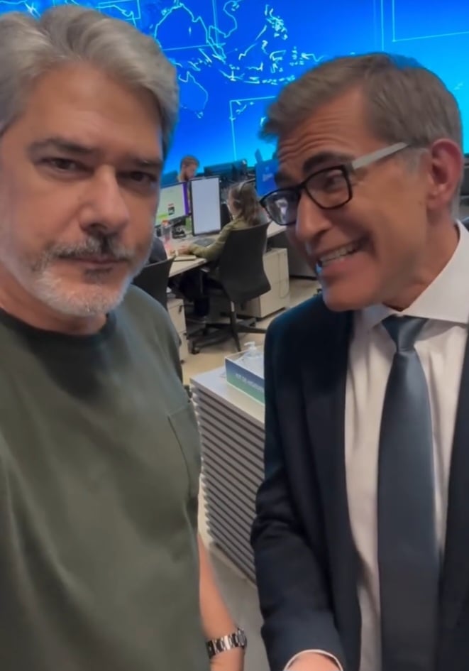 Tanto que, no dia 18/8/2025, Bonner fez questão de gravar uma mensagem no Instagram, ao lado do colega Helter Duarte, para explicar por que Helter apresentaria o Jornal Nacional naquela noite.