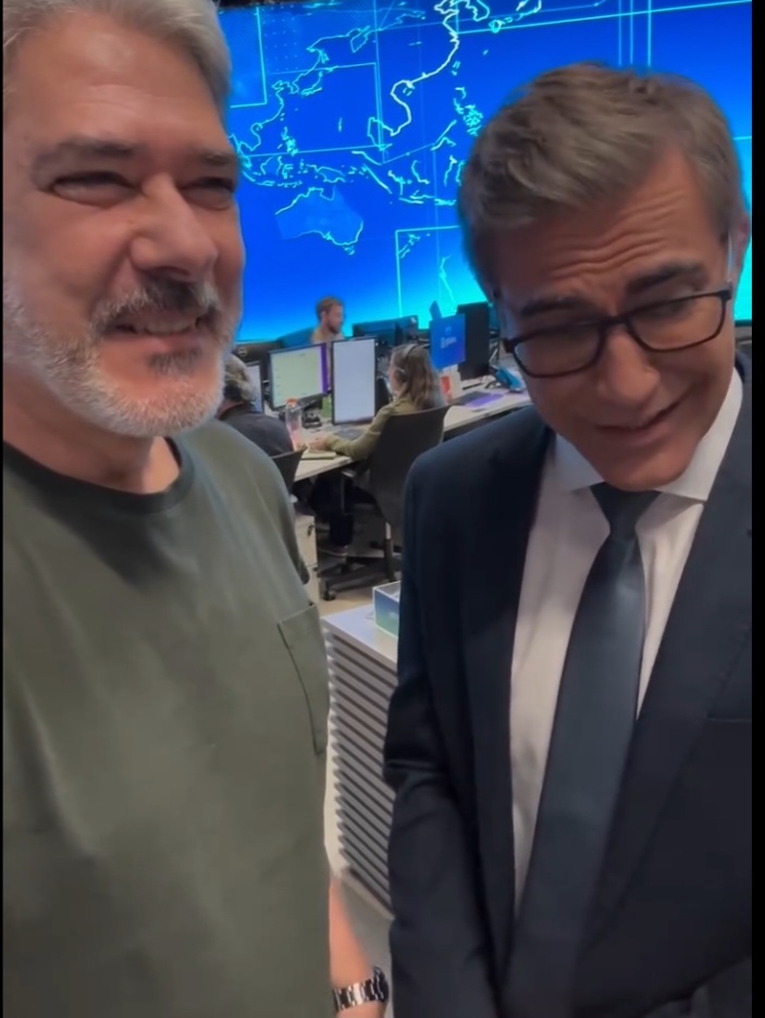 Eu tô desde sábado com a voz bem alterada. E eu queria só dar uma satisfação porque eu desapareço do ar e as pessoas já ficam achando que eu tô matando serviço. Não tô matando serviço não”, disse Bonner com bom humor. Relembre a trajetória de William Bonner