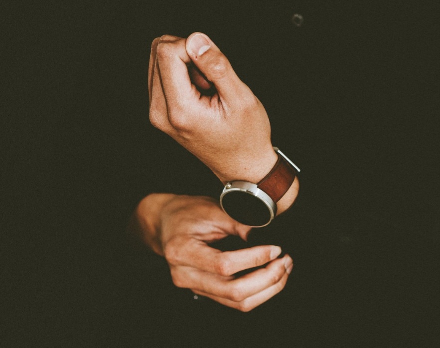 De acordo com Joaquim Ribeiro, presidente da fabricante de relógios Technos, em entrevista à Veja, relatou que ocorreu uma mudança no foco dos consumidores, agora mais como um objeto aspiracional, voltado a compor um visual.