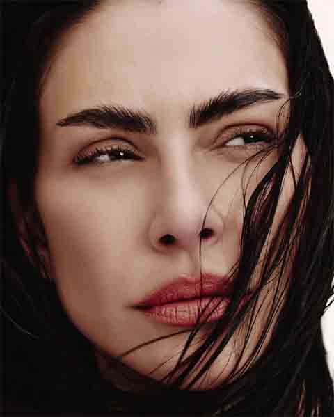 Cleo declarou que voltou a adotar em sua identidade artística o sobrenome da mãe, a atriz Glória Pires. A razão para isso foi um sonho que teve com seu avô materno. 
