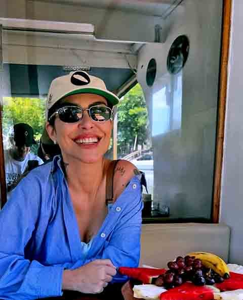 A atriz e cantora fez a revelação em uma entrevista à influenciadora Maya Massafera.
