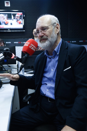 'Já houve situações em que o embargo não funcionou, não pelos nossos jornalistas, mas por terceiros, que ouviram alguma coisa no corredor e aí já se começa a deduzir'(Foto: DANIEL GALBER/ESPECIAL PARA O POVO)