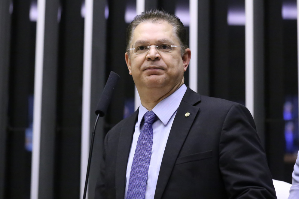 ParaTodosVerem: Líder do PL na Câmara, o deputado Sóstenes Cavalcante. É um homem branco, de terno. Usa óculos(Foto: Kayo Magalhães / Câmara dos Deputados)
