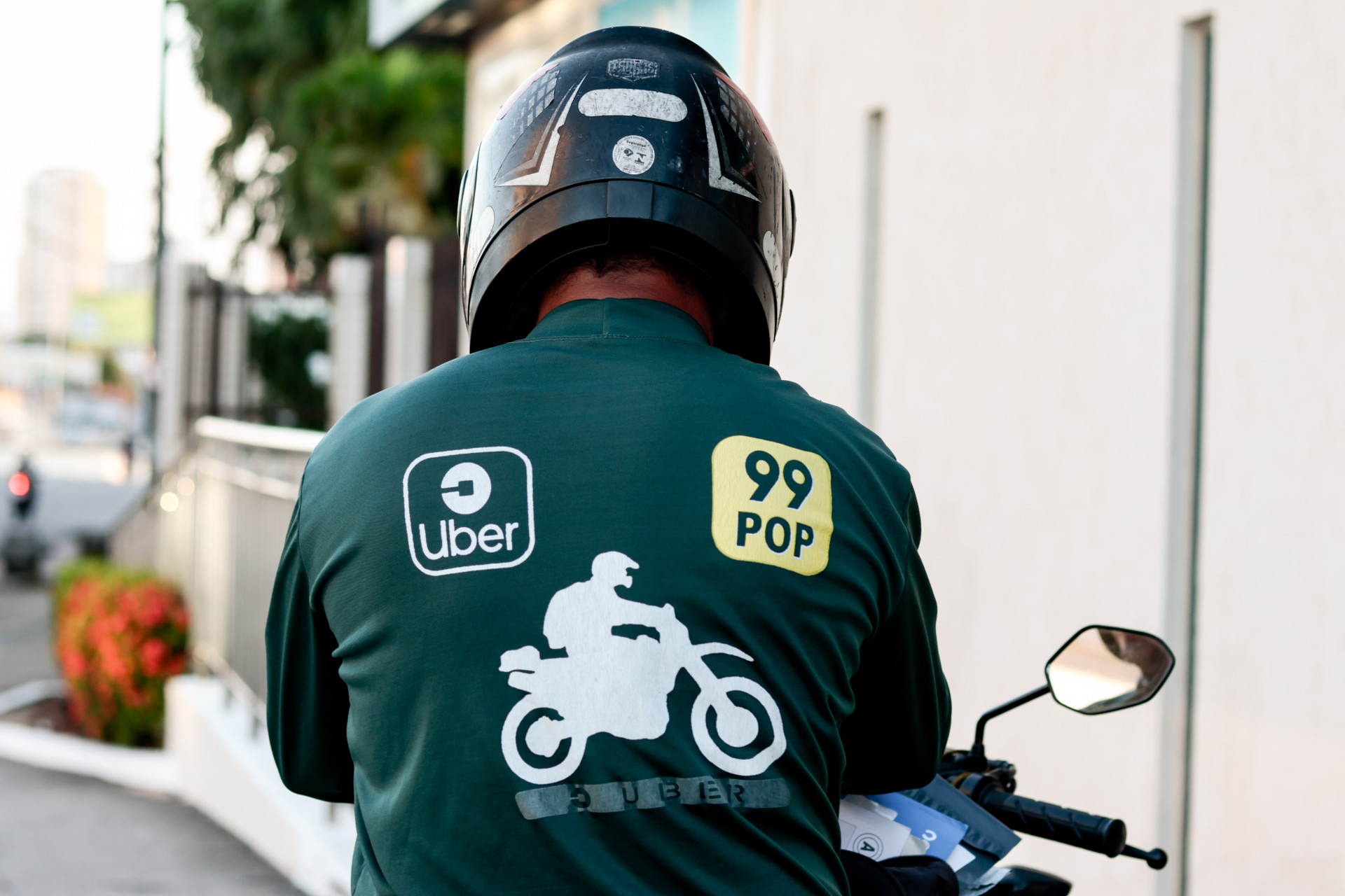 FORTALEZA, CEARÁ, BRASIL, 17-10-2025: Pnad IBGE sobre trabalhos digitais e trabalhadores por aplicativo como moto entregadores e moto uber. (Foto: Samuel Setubal/ O Povo) (Foto: Samuel Setubal)