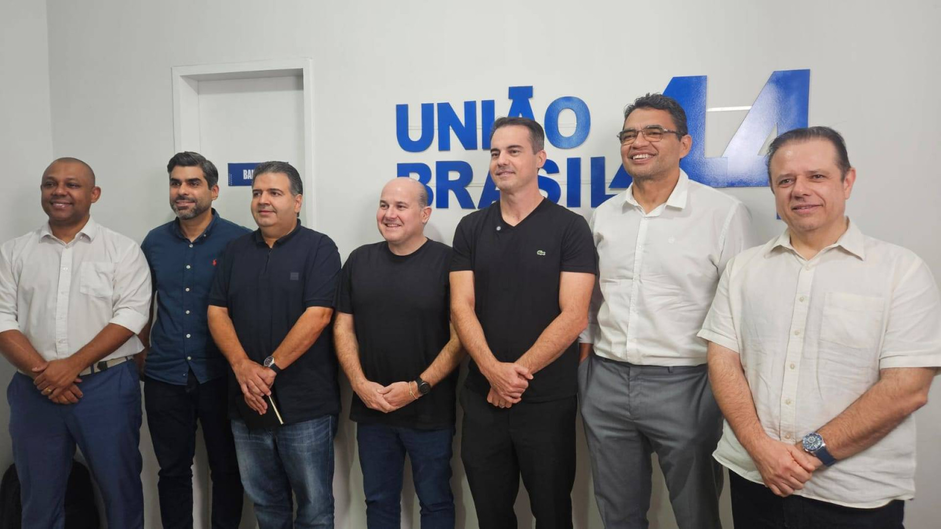 Em evento na sede do União Brasil nesta sexta-feira, 17, Capitão Wagner afirmou que Roberto Cláudio comandará o partido em Fortaleza após filiação  (Foto: Mariana Lopes/O POVO)