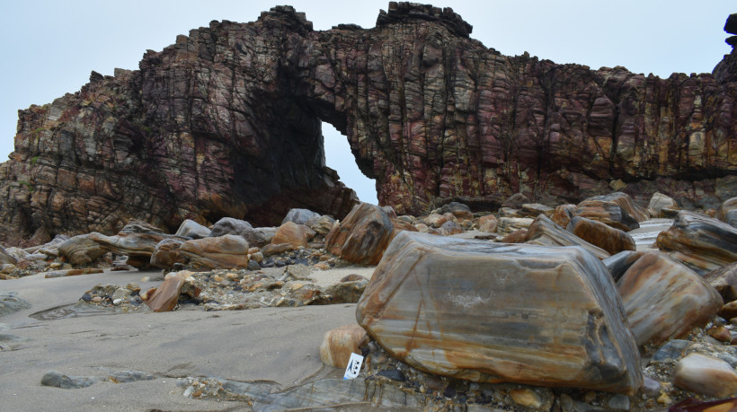 A Pedra Furada, formação rochosa símbolo do Parque Nacional de Jericoacoara, no litoral Oeste do Ceará, é um dos atrativos que podem ser visitados no passeio virtual da plataforma Geo 360º BR