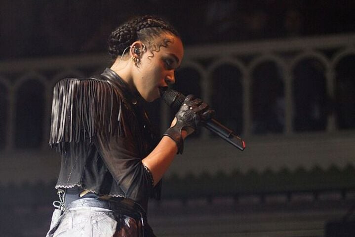 Em agosto de 2022, LaBeouf admitiu em entrevista a um podcast que teve uma série de atitudes abusivas durante o namoro com a cantora FKA Twigs, em 2018. 