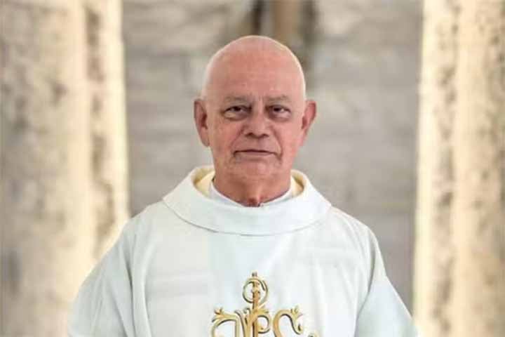 Dias depois, o sacerdote foi oficialmente afastado da paróquia, e as celebrações religiosas passaram a ser conduzidas pelo padre Pedro Hagassis, de 76 anos, designado temporariamente para substituir o titular até o encerramento das investigações.
