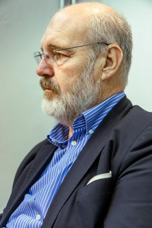 'Depois houve aquela invasão. Três milhões de pessoas invadiram Roma. Para a gente trabalhar, a gente tinha que pedir para a polícia abrir brechas no meio daquela multidão para podermos chegar ao local'(Foto: DANIEL GALBER/ESPECIAL PARA O POVO)