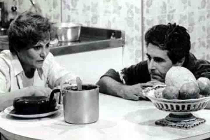 Trata-se da obra de dramaturgia intitulada de Como Salvar Meu Casamento, escrita pelo trio Edy Lima, Ney Marcondes e Carlos Lombardi, que estreou em 26 de junho de 1979.