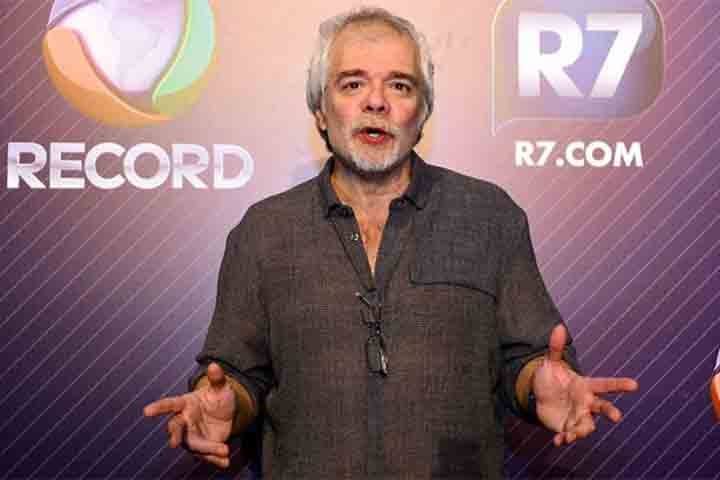 Entre os autores, Carlos Lombardi fez muito sucesso na TV Globo, sobretudo nos anos 1990 e 2000. Ele, então, emplacou obras como Quatro por quatro, Uga, Uga, O quinto dos infernos, 'Kubanacan  e Pé na Jaca.