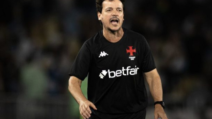 Hugo Moura fica à disposição depois de cumprir suspensão na vitória sobre o Fluminense, porém o treinador levou o terceiro cartão amarelo