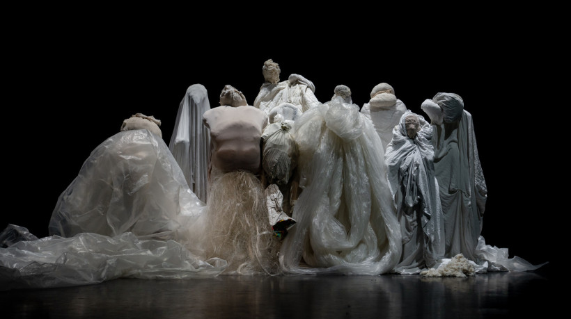 Espetáculo ‘Borda’, de Lia Rodrigues, transita entre limites e transbordamentos