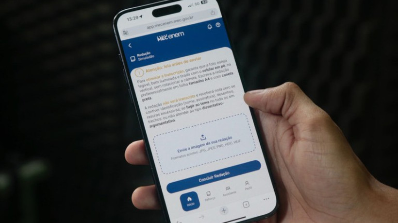 Até a realização do Enem 2025, nos dias 9 e 16 de novembro, estudantes podem se preparar com simulados online e gratuitos, como o do MEC