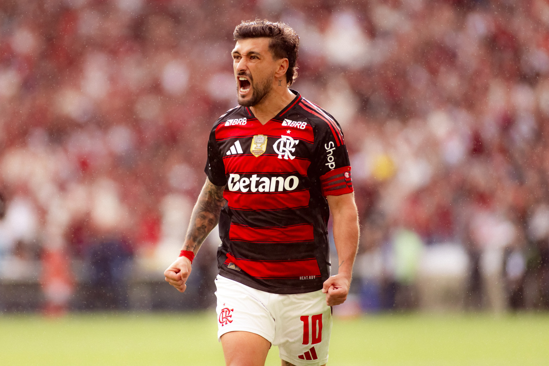 Arrascaeta, meia do Flamengo, é capitão do time e artilheiro da Série A (Foto: Adriano Fontes/Flamengo)