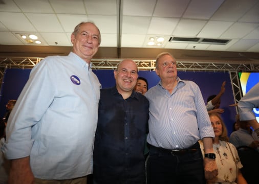 Ciro Gomes, Roberto Cl&aacute;udio e Tasso Jereissati no ato de filia&ccedil;&atilde;o do ex-presidenci&aacute;vel ao PSDB