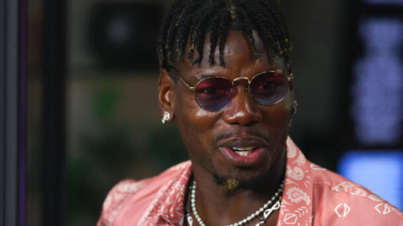 Jogador criou marca em parceria com Jonathan, empresário e parceiro comercial. Esposa compartilhou looks nas redes sociais 