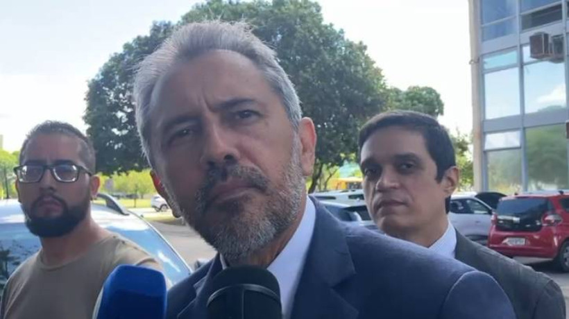 Governador Elmano de Freitas (PT) afirmou que não irá declarar apoio a candidatos na eleição suplementar em Santa Quitéria