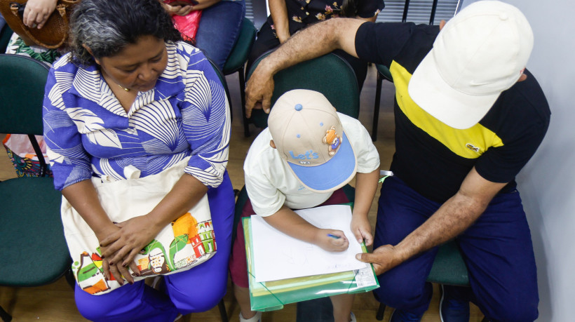 Maria da Conceição está dando entrada no processo de adoção de uma criança que ela acolheu desde os 21 dias de nascido