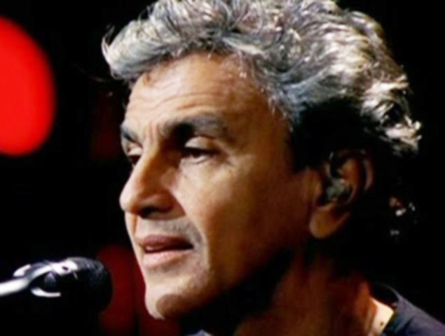 Suas canções foram traduzidas para mais de 20 idiomas e ele já se apresentou em todos os cantos do mundo.