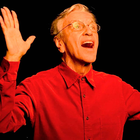 Multipremiado, Caetano Veloso ganhou o Grammy de Melhor Álbum de Música Global em 2000, por Livro, e 2001, por João Voz e Violão (junto com João Gilberto). Ele já recebeu vários Grammy Latino e outros prêmios de música. 
