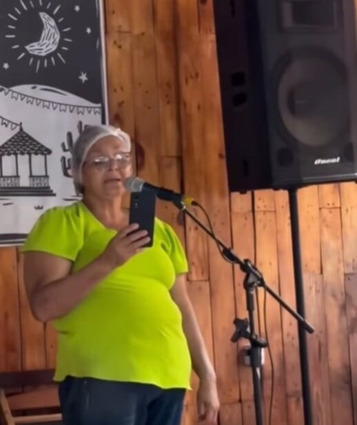 Ao g1, Dona Lila, fã incondicional de Caetano, contou ter se arrepiado ao saber que o ídolo viu sua performance. Dona do restaurante Aconchego da Lila desde 2012, ela cozinha, atende e canta para os clientes sempre que pode.