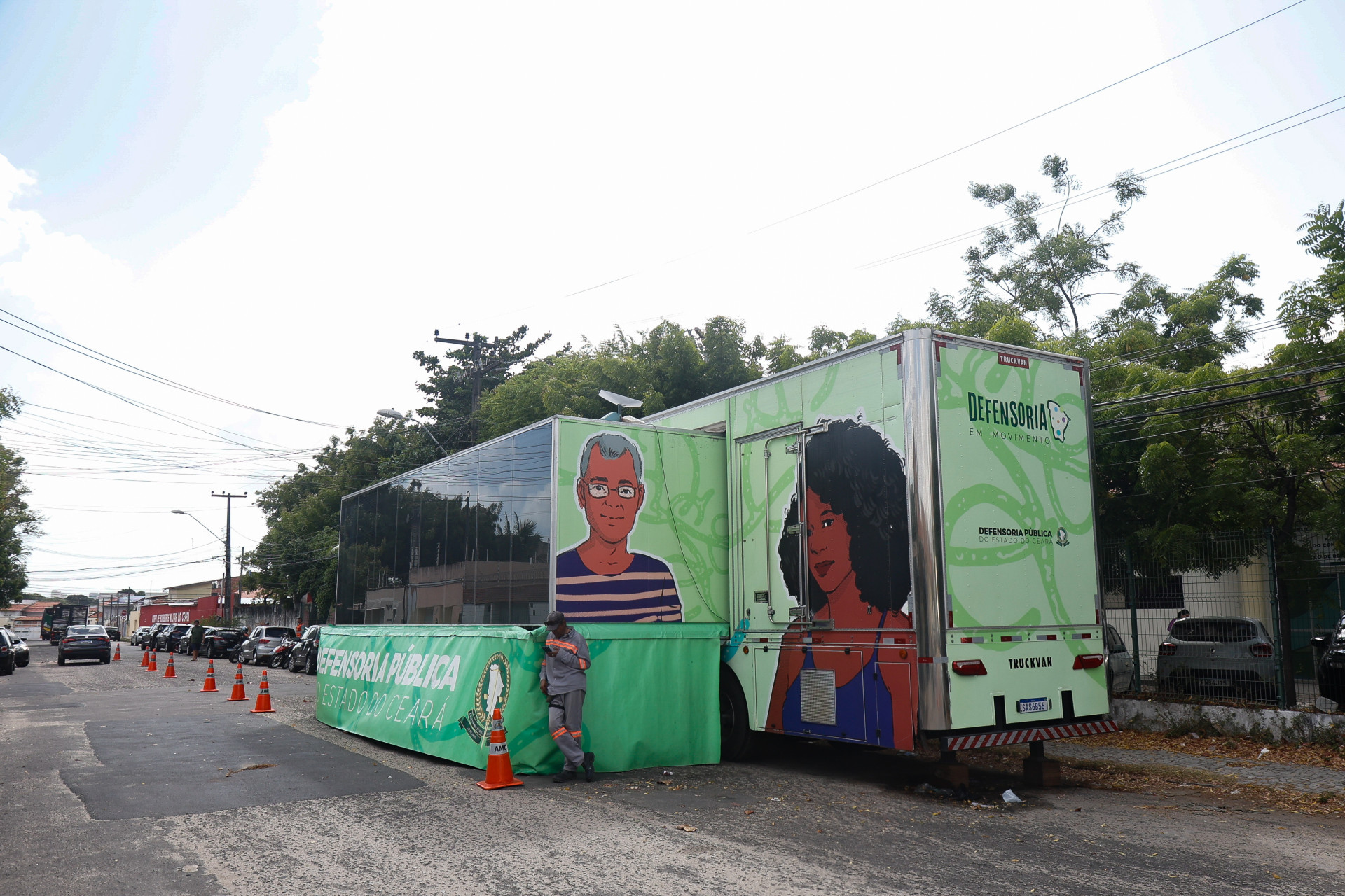 FORTALEZA, CEARÁ,  BRASIL- 22.10.2025: A Defensoria Pública do Estado do Ceará (DPCE) inicia nesta terça-feira (21/10) os atendimentos da terceira edição do Abraçar, mutirão para regularização da guarda de crianças e adolescentes em situação de orfandade.   (Daniel Galber/Especial para O POVO) (Foto: DANIEL GALBER/ESPECIAL PARA O POVO)