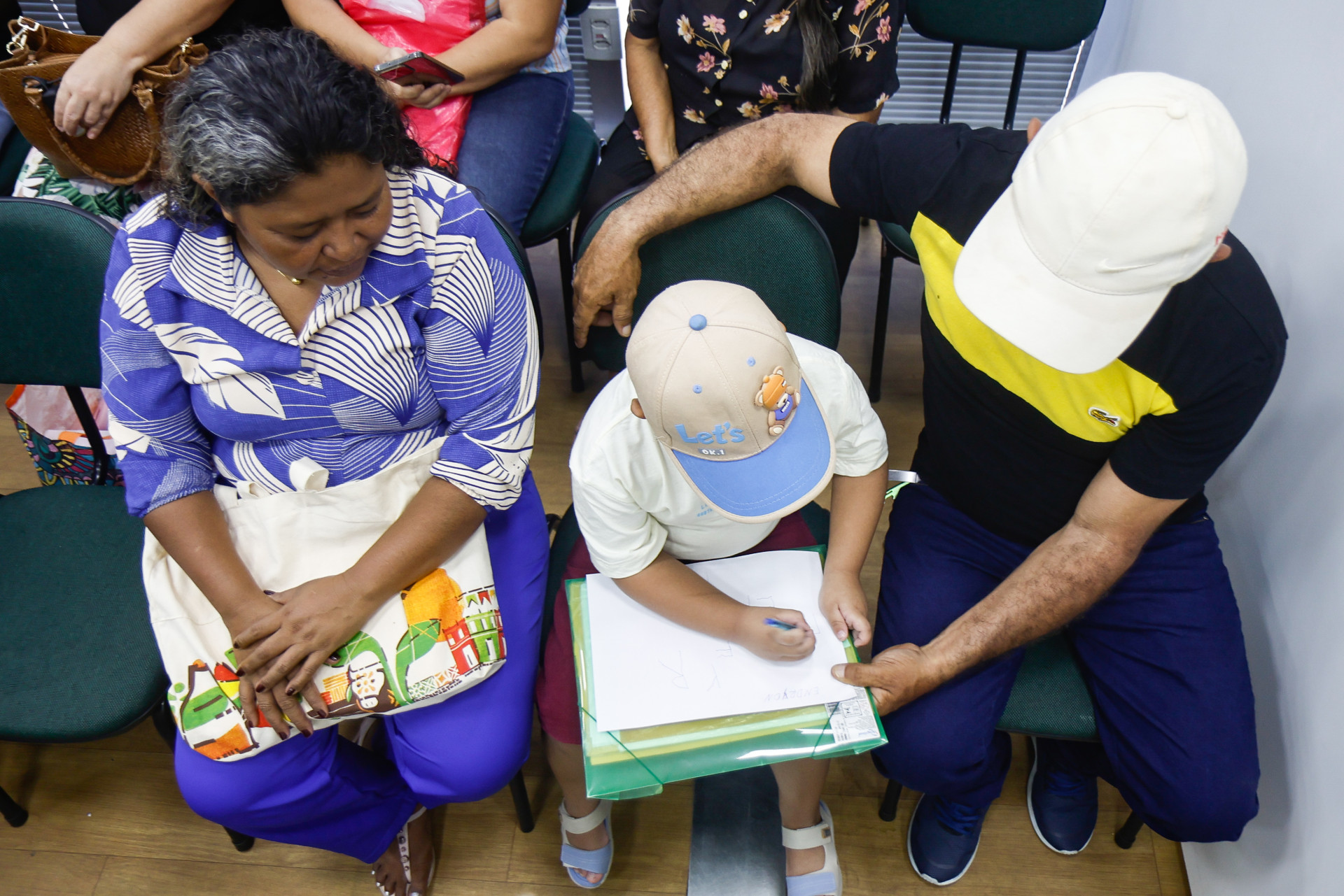57 famílias são atendidas nesta edição do Abraçar (Foto: DANIEL GALBER/ESPECIAL PARA O POVO)