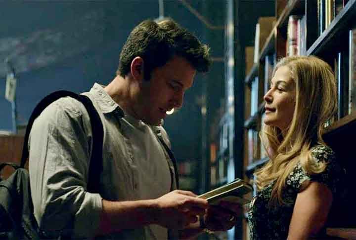 Além de filmes de ação, Ben Affleck também se destacou em dramas como “Garota Exemplar”, dirigido por David Fincher, no qual interpretou Nick Dunne, um homem acusado de assassinar a esposa.