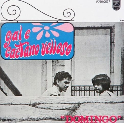 Dois anos depois, lançou seu primeiro álbum, Domingo, que também foi bem recebido pela crítica.