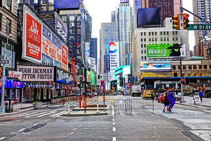 A Broadway é muito mais que uma avenida que corta o coração de Nova York. É um símbolo da cultura norte-americana e um dos maiores centros de entretenimento do planeta. 
