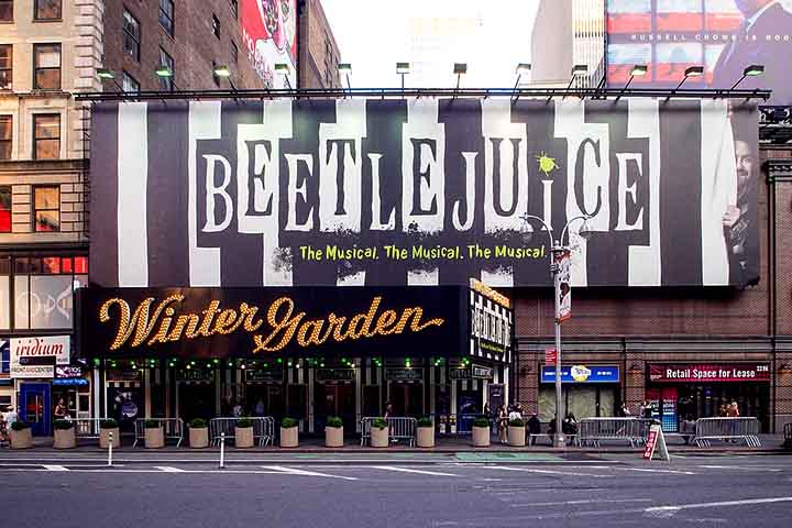 Esses shows ajudaram a definir o padrão do que viria a ser o teatro musical americano: uma combinação de narrativa leve, melodias marcantes e apelo visual exuberante.
