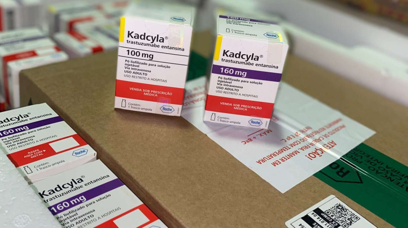 586 unidades do medicamento Trastuzumabe Entansina chegaram ao Ceará nesta quinta-feira, 23, para tratamento do câncer de mama HER2- positivo 