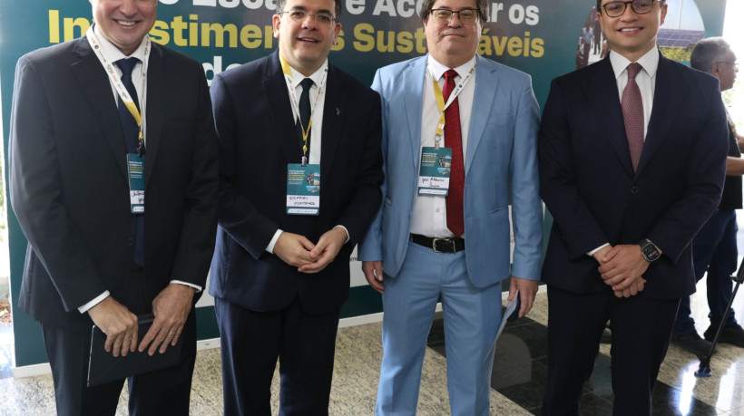 Diretor de Ativos de Terceiros do BNB, Antônio Jorge Pontes, governador do Piauí, Rafael Fonteles, diretor de Planejamento do BNB, Aldemir Freire e diretor de Controle e Risco do BNB, Leonardo Cruz