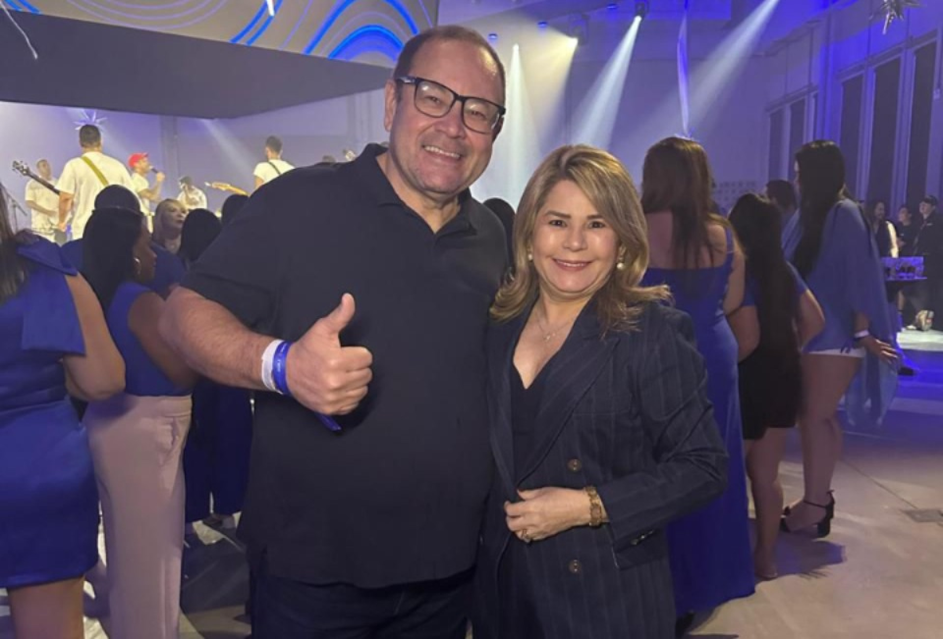 Jadeilson Fonseca (superintendente da Hapvida) com Linda Síria