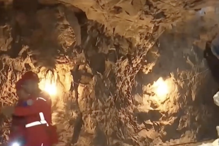O campo de Wangu fica situado no cinturão orogenético de Jiangnan, uma antiga falha geológica. 