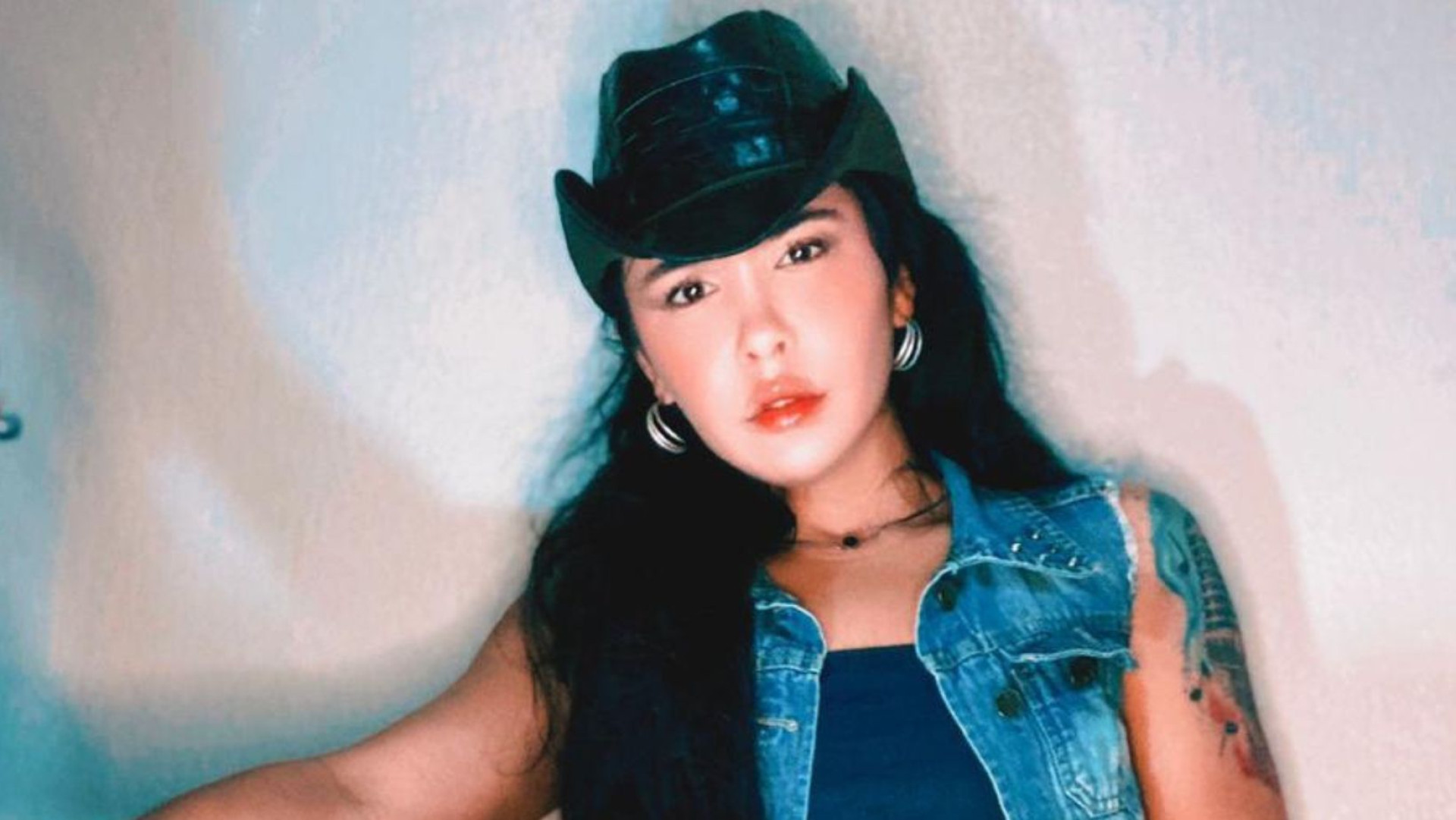  Cantora Tatianna Freitas se apresenta no  Projeto Praia da Música Cearense