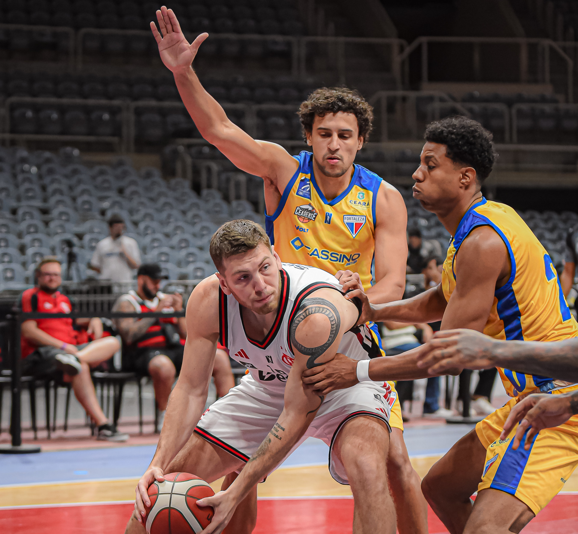 O Fortaleza conheceu sua primeira derrota no NBB diante do Flamengo (Foto: Paula Reis/Flamengo)