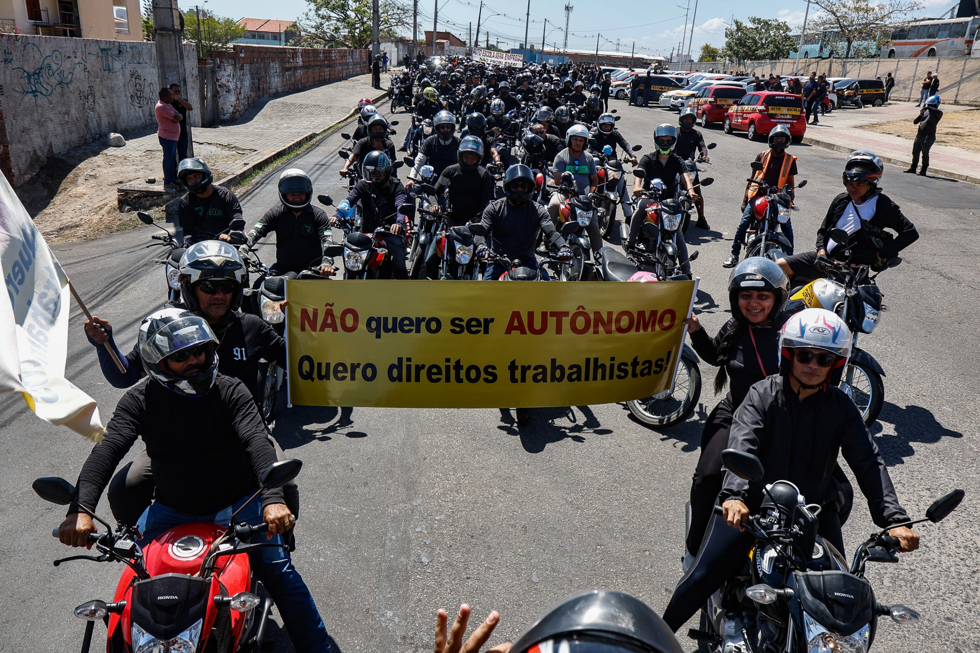 Os trabalhadores da área de trânsito realizaram manifestação em defesa dos empregos no setor