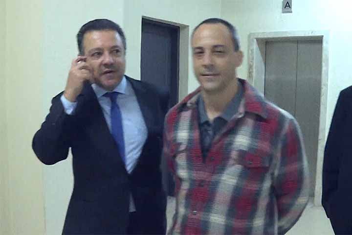 Seus antigos advogados desistiram do caso por terem considerado que foram enganados pelo cliente. A defesa atual, conduzida por Eduardo Maurício, informou que aguarda o julgamento do processo no Superior Tribunal de Justiça, o STJ.
