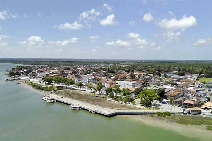 Para viabilizar o esquema, o ex-auditor viajou cerca de 13 horas de Mucuri até Salvador, onde, conforme declarou, manteve contato com quem “vendia esse tipo de documento”.
