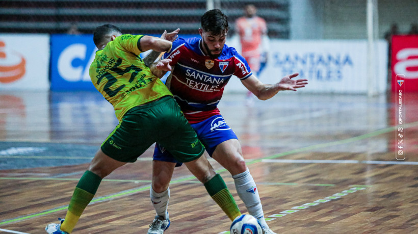 Fortaleza e Atlético Piauiense pelas quartas de final do Brasileiro de Futsal