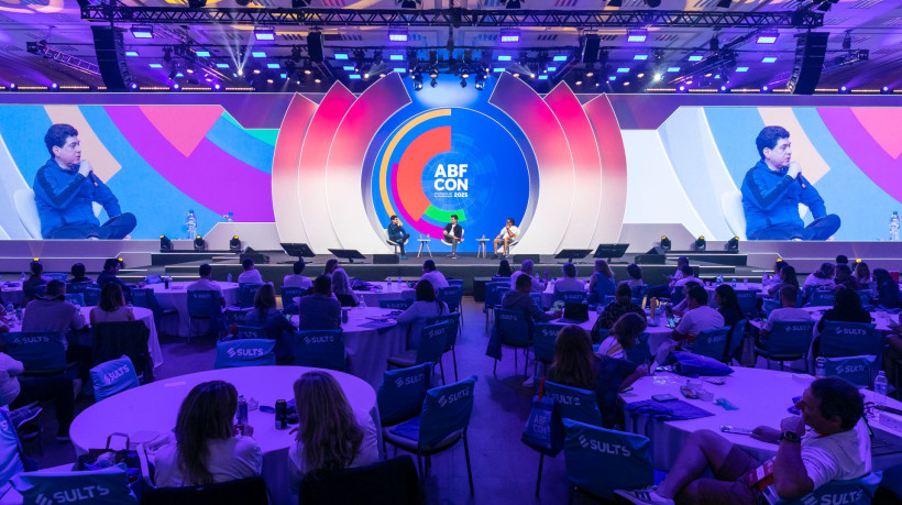 Evento ABF CON 2025, realizado na ilha de Comandatuba, reuniu todo o setor de franquias do Brasil