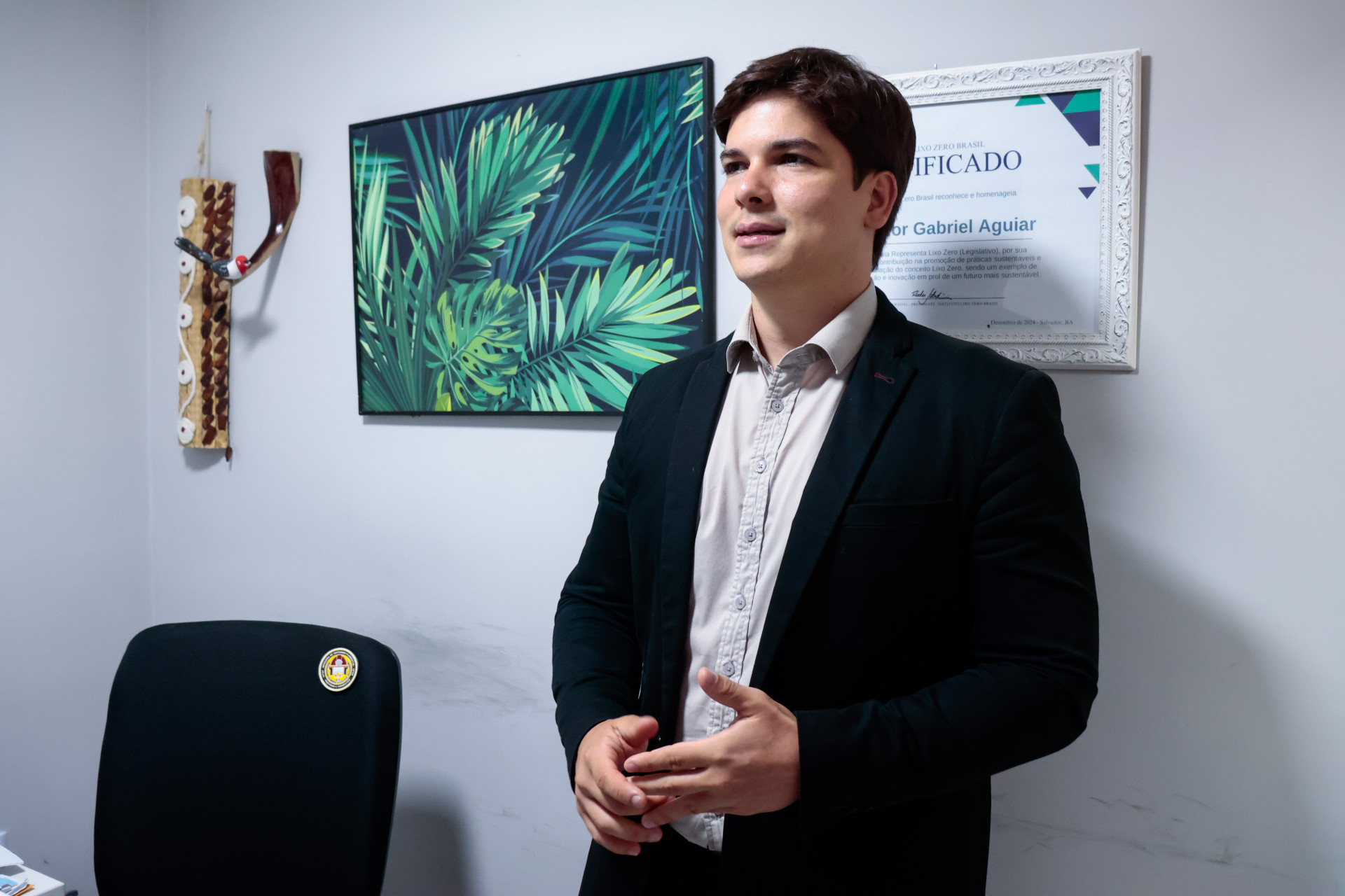 FORTALEZA, CEARÁ, BRASIL, 21-10-2025:Entrevista com Gabriel Biologia sobre a Floresta do Aeroporto. (Foto: Samuel Setubal/ O Povo) (Foto: Samuel Setubal)