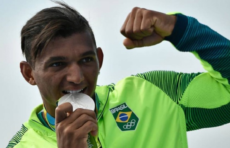 Canoagem - Isaquias Queiroz é o dono das cinco medalhas olímpicas do Brasil na modalidade - um ouro, três pratas e um bronze.
