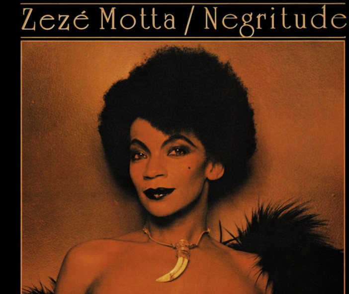 Como cantora, lançou 14 discos e se apresentou em importantes palcos, incluindo a Carnegie Hall, em Nova York. Seu álbum Negritude, lançado em 1979 é considerado um marco na música brasileira.
