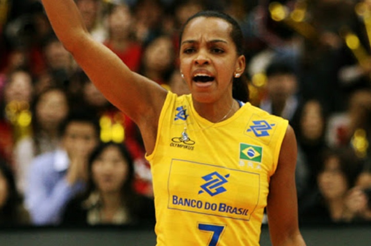 Voleibol feminino - A ex-levantadora Fofão e a meio-de-rede Thaisa são as recordistas na modalidade com três medalhas cada uma. 
