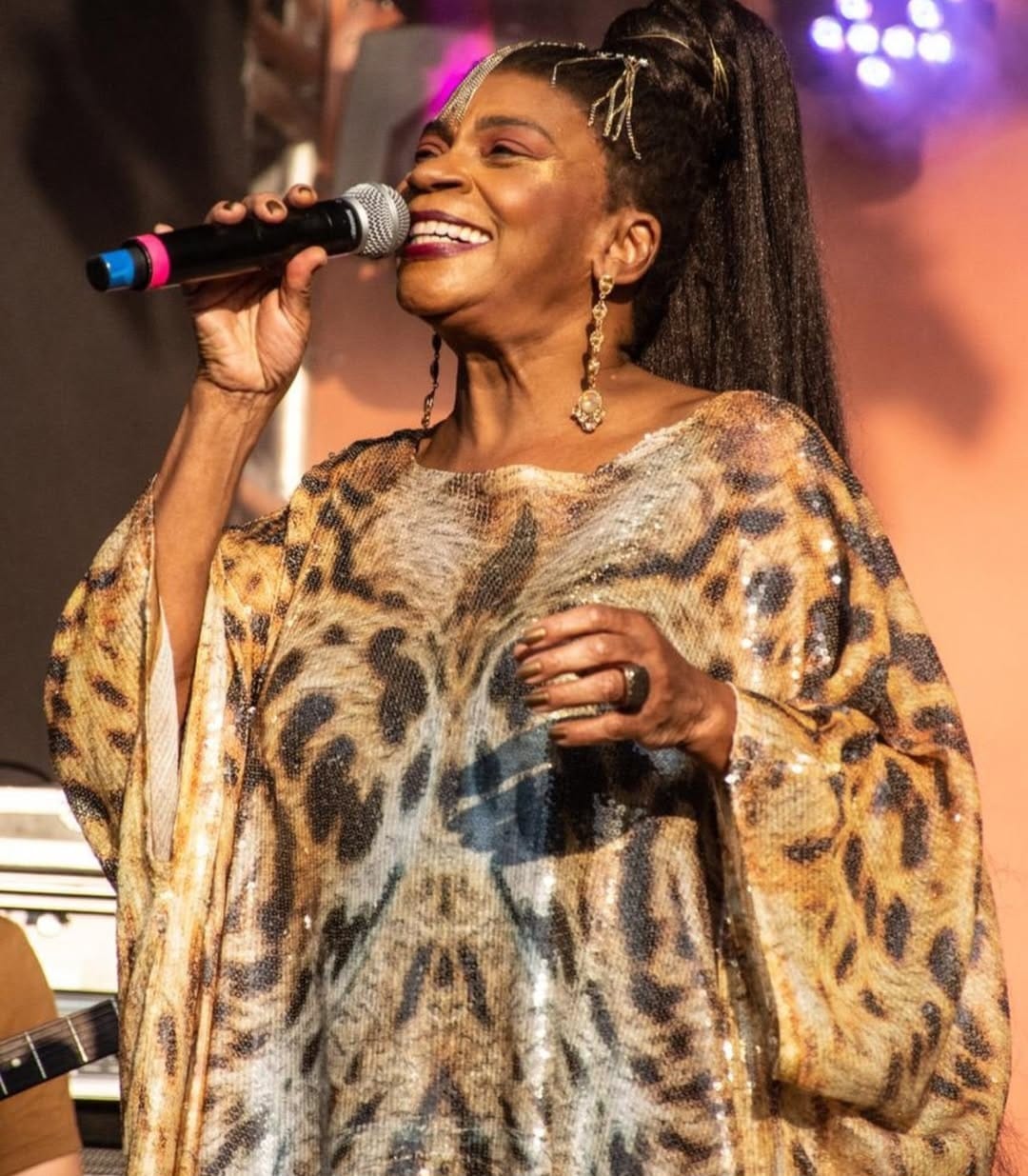 Sobre o início da carreira musical, ela disse: “As pessoas me perguntavam ‘e agora?’. Aí eu falei: agora eu vou cantar, já fiz sucesso, vou cantar um pouco. Meu empresário, o Guilherme Araújo, leu isso… não tinha nenhuma estrutura, gravadora, produtor, repertório, nada. Eu só estava com vontade, só tinha o sonho. E ele só disse ‘vambora’.”
