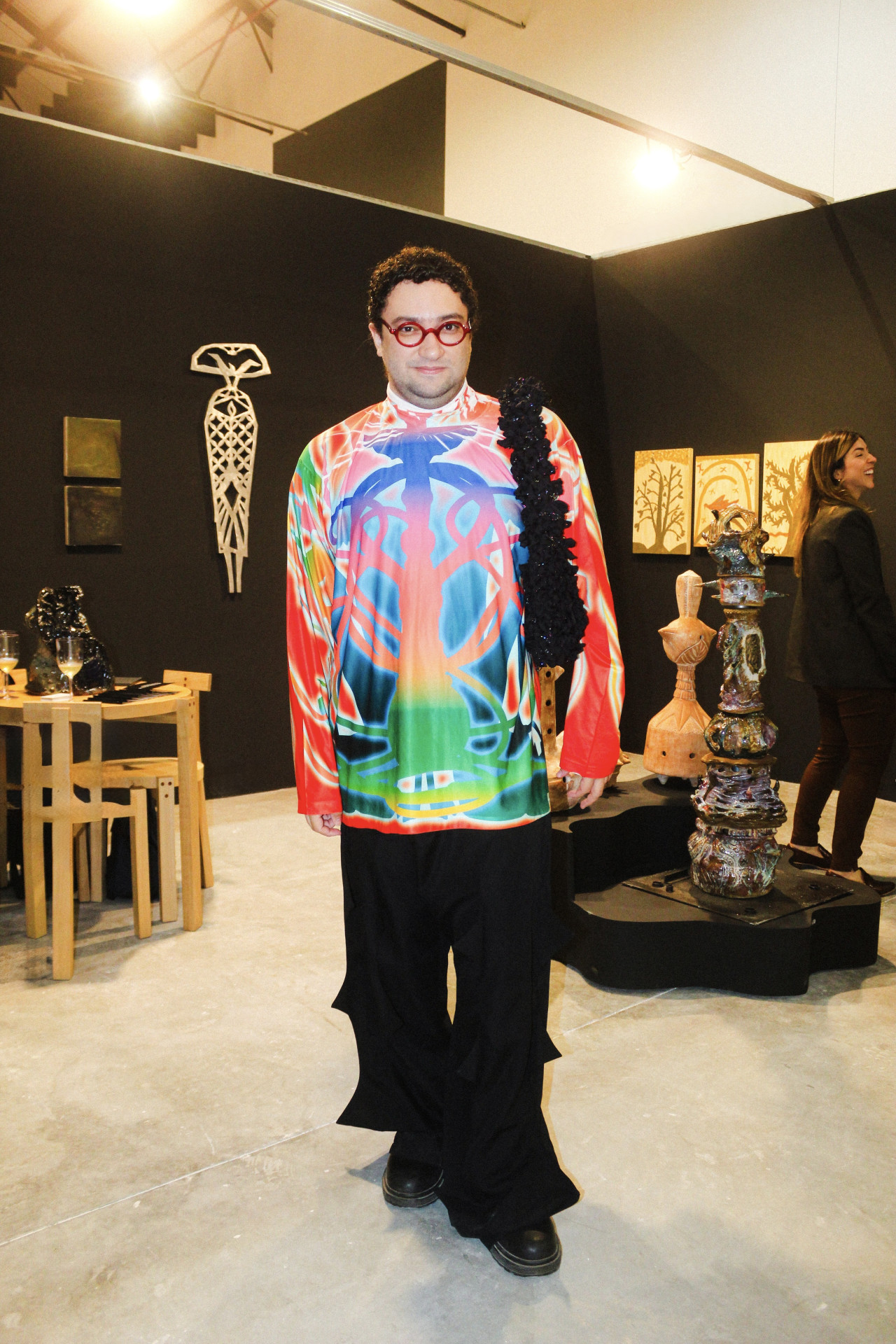 {'nm_midia_inter_thumb1':'https://www.opovo.com.br/_midias/jpg/2025/10/24/263x156/1_lucas_dilacerda__foto_de_pedro_bessa-37562298.jpg', 'id_midia_tipo':'2', 'id_tetag_galer':'', 'id_midia':'68fbe93821bce', 'cd_midia':37562298, 'ds_midia_link': 'https://www.opovo.com.br/_midias/jpg/2025/10/24/lucas_dilacerda__foto_de_pedro_bessa-37562298.jpg', 'ds_midia': 'Curador, Lucas Dilacerda afirma: <aspas>É nas brechas do sistema que a arte se reinventa<aspas>. ', 'ds_midia_credi': 'Pedro Bessa', 'ds_midia_titlo': 'Curador, Lucas Dilacerda afirma: <aspas>É nas brechas do sistema que a arte se reinventa<aspas>. ', 'cd_tetag': '1', 'cd_midia_w': '1280', 'cd_midia_h': '1920', 'align': 'Left'}