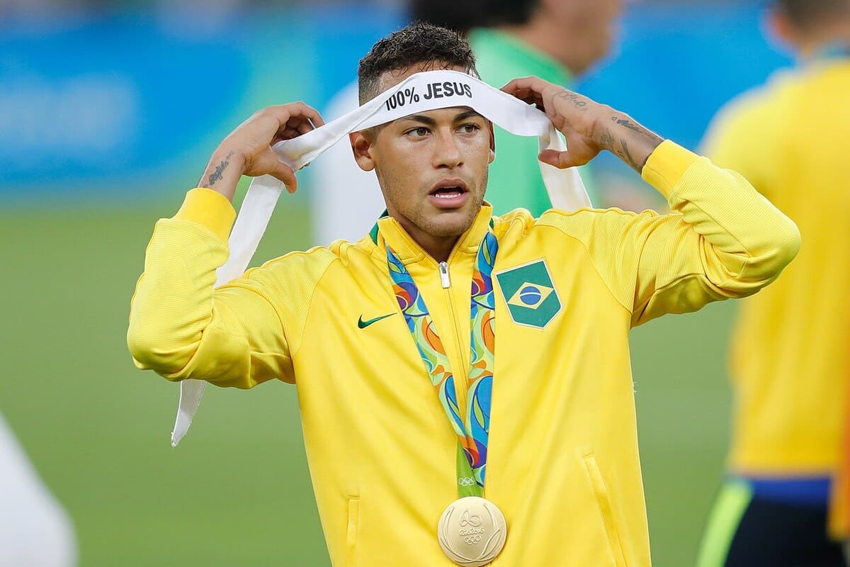 Futebol masculino - Sete jogadores brasileiros levaram duas medalhas olímpicas: Ademir, Alexandre Pato, Bebeto, Luis Carlos Winck, Marcelo, Neymar e Thiago Silva.

